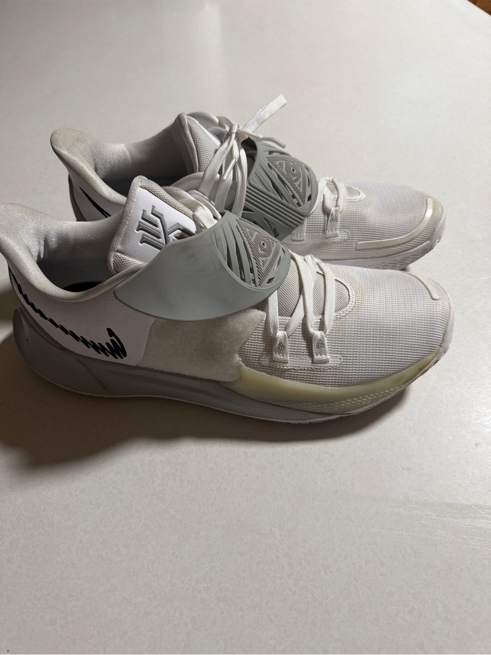 Nike Men's Low-Top Sneakers in White and Gray